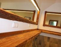 Vorraum Duschen mit Spiegeln