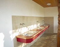 Geschirrspülbecken zusätzlich im Außenbereich mit Überdachung