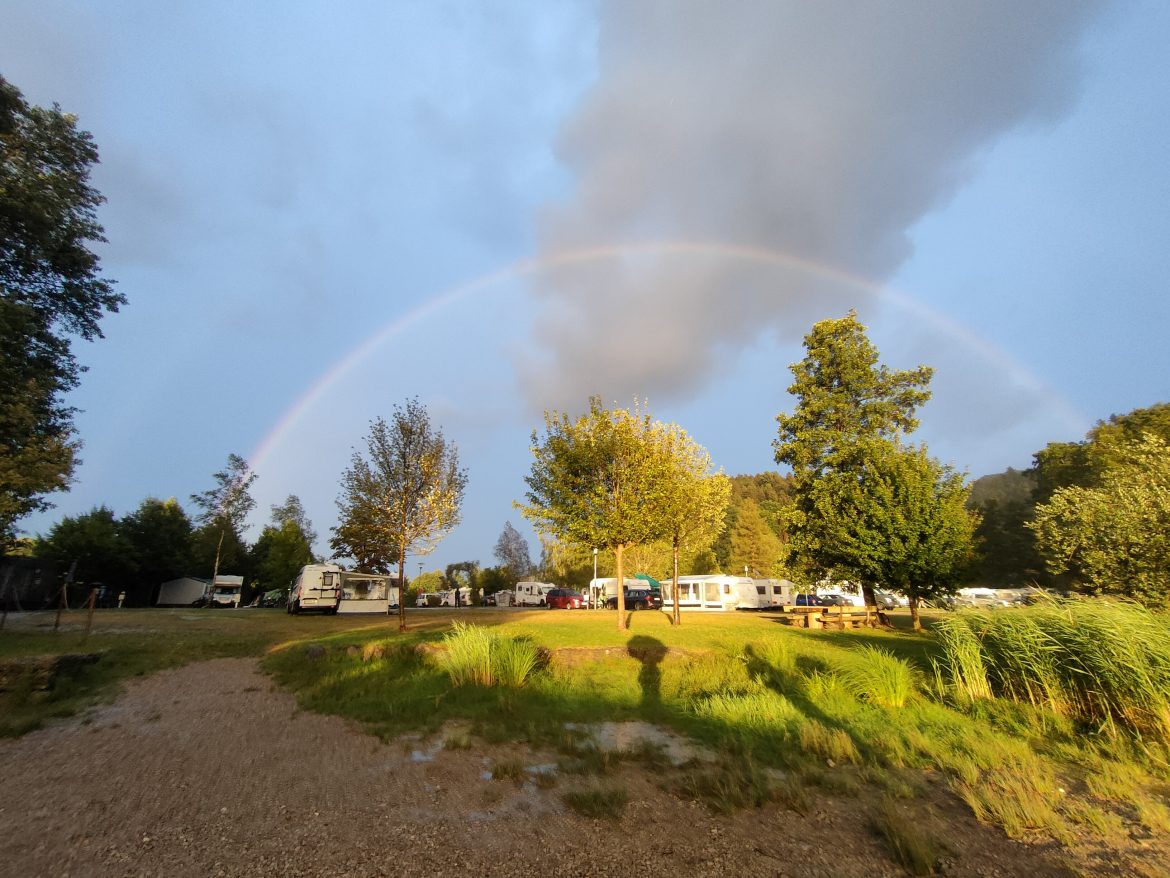Regenbogen über dem Campingplatz Stein am Simssee