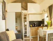 Chalet Fini - Wohnzimmer mit Küchenzeile