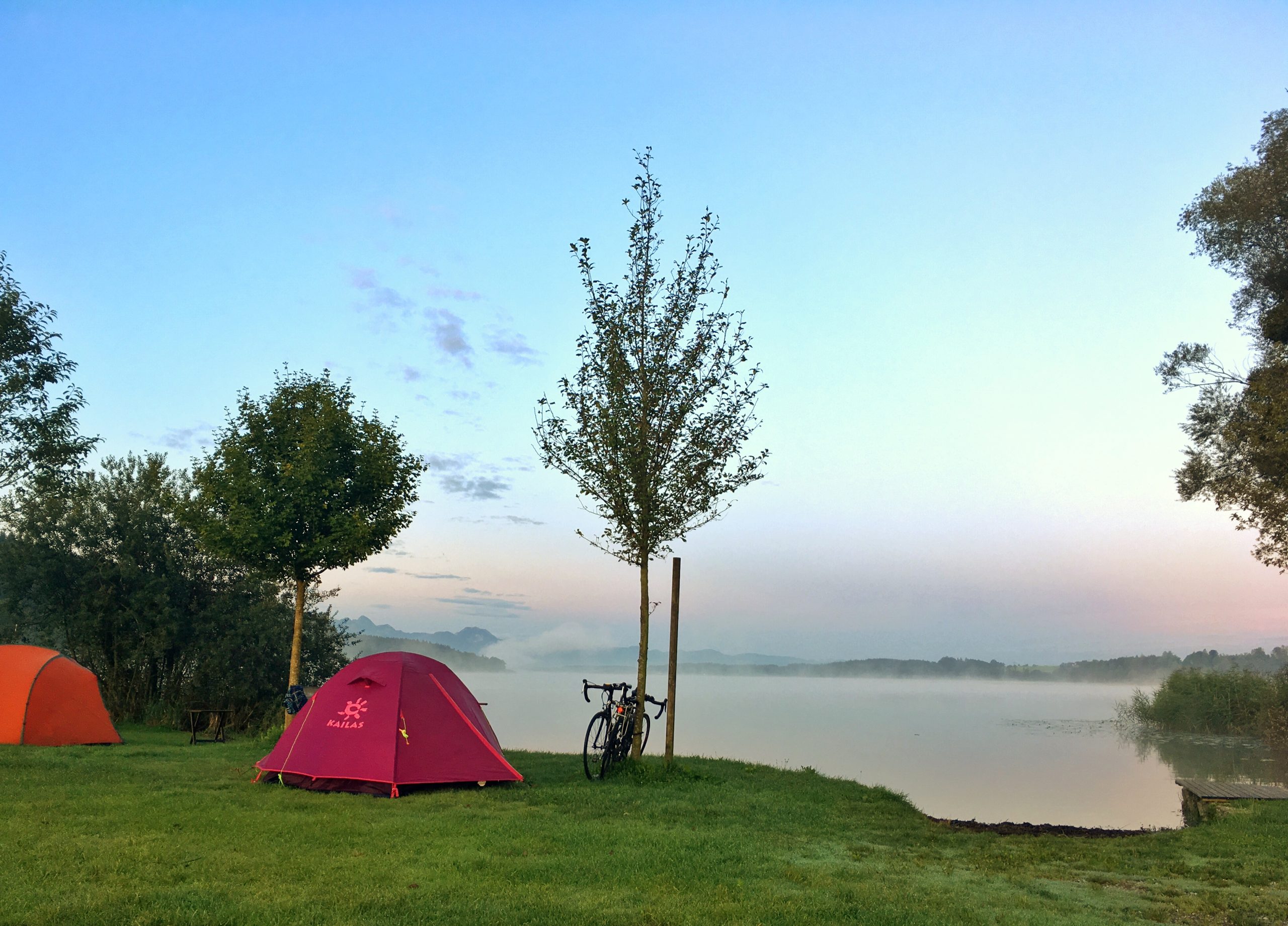 Sonnenaufgang am See - Zeltwiese Camping Stein
